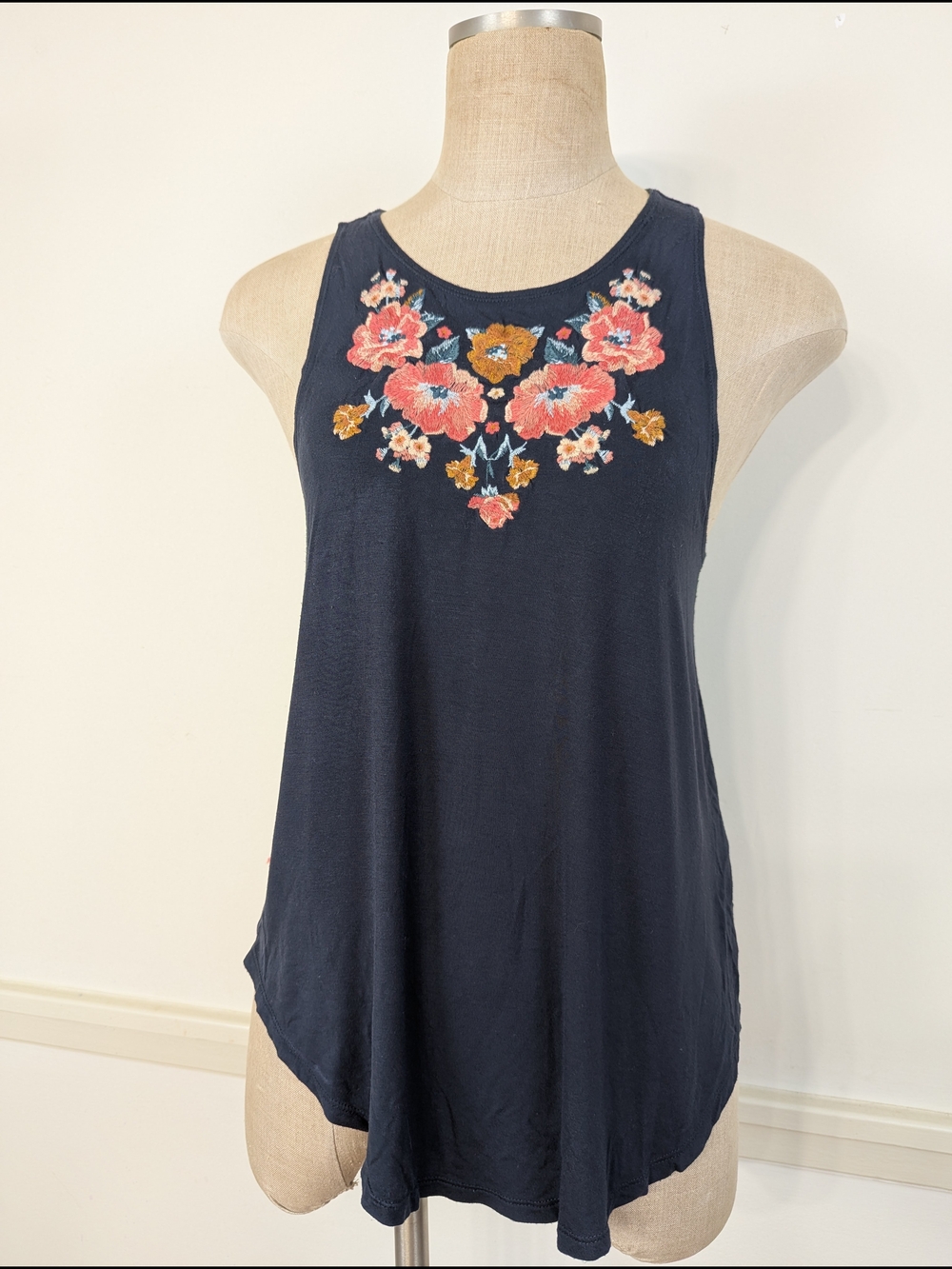 American Eagle Soft & Sexy Navy Embroidered Floral Tank Top